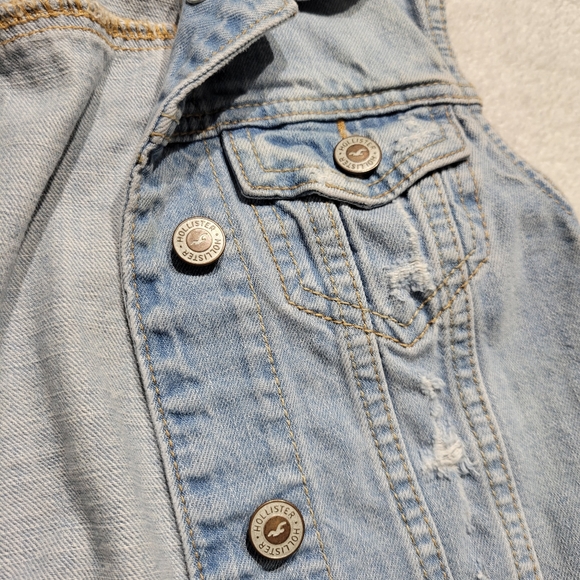 Distressed jean jacket - Picture 2 of 4